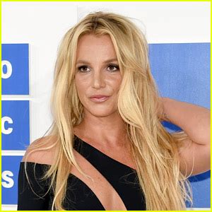 britney spears nude instagram|Britney Spears Poses Completely Naked on the Beach in New。